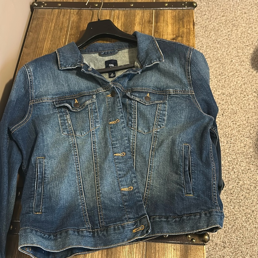 Gap Size Large jean jacket NWOT